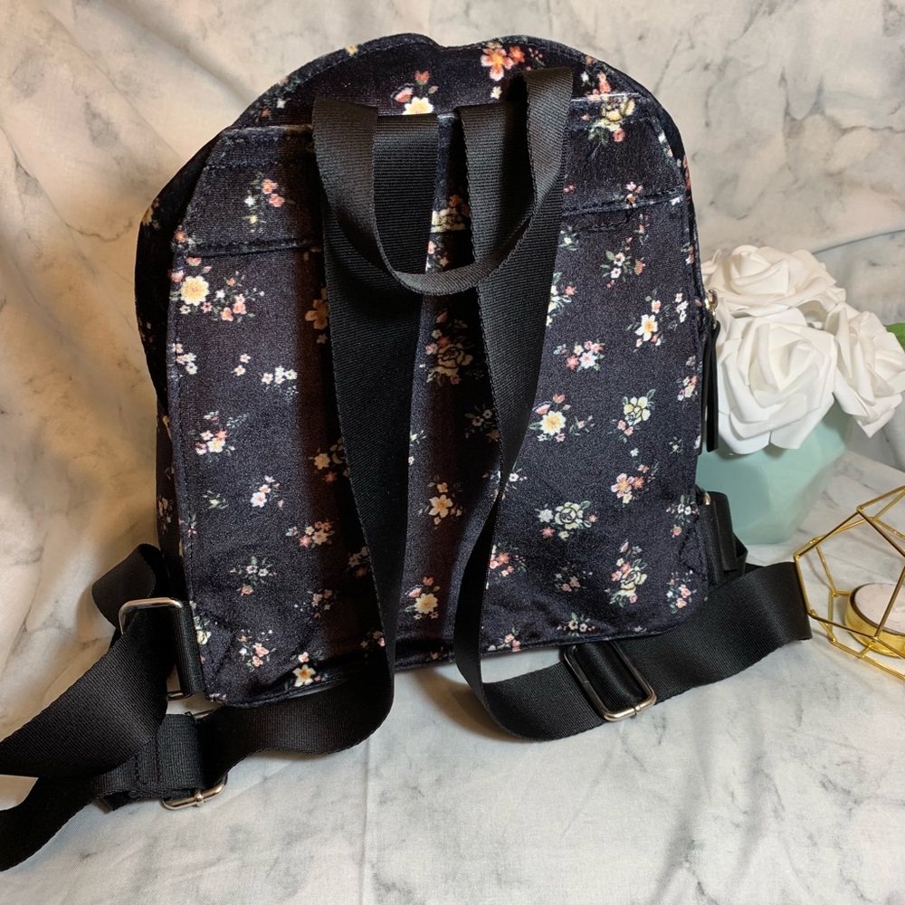 Floral Backpack - Picture 2 of 4